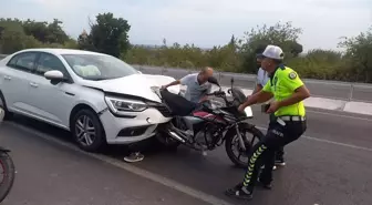 Manisa'da Otomobilin Motosiklete Çarpması Sonucu Üç Kişi Yaralandı