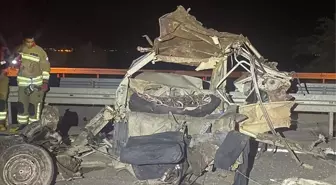 Akhisar'da Otomobil ve Kamyon Çarpıştı: 2 Ölü
