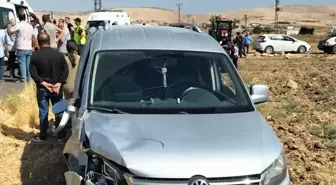 Mardin'de Motosiklet ve Hafif Ticari Araç Çarpıştı: 4 Yaralı