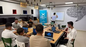 Öğrenciler Yaz Tatilini İcathane Atölyesi'nde Değerlendiriyor