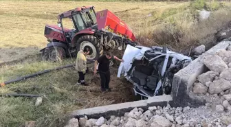 Mardin'de Otomobil ve Traktör Çarpıştı: 2 Yaralı