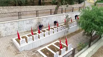 Mardin'de şehit kabirlerinde bakım ve yenileme çalışması yapıldı