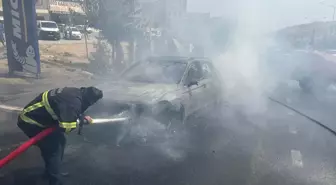 Mardin'de Seyir Halindeki Otomobilde Yangın Çıktı