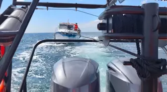 Kınalıada Açıklarında Sürüklenen Tekne Kurtarıldı