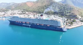 Malta Bayraklı Mein Schiff 5 Kruvaziyeri Marmaris'e Geldi