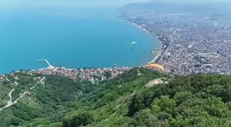 Ordu'da Yamaç Paraşütü Tutkunları Boztepe'de Buluşuyor