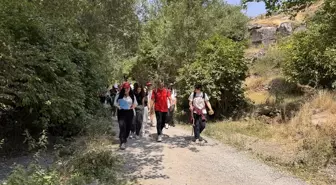 Melikgazi Belediyesi'nden Gençlere Doğa Yürüyüşü ve Tarihi Gezi