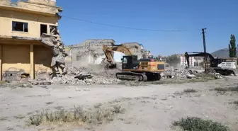 Kayseri'de 5 Metruk Yapı Yıkıldı