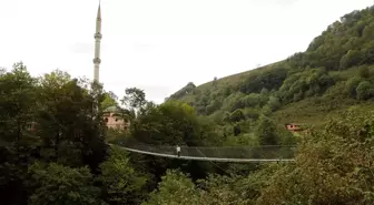 Selahattin Tekin, Babasının Vasiyetini Gerçekleştirerek Camiye Kolay Erişim Sağlayan Asma Köprüyü Yaptı