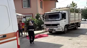 Mersin'de Geri Manevra Yapan Kamyon Yayaya Çarptı: Bir Kişi Hayatını Kaybetti