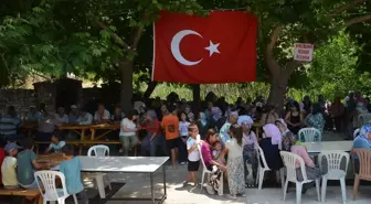 Gülnar'da İmece Usulü Aşure Dağıtımı