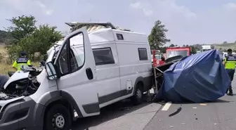 Mersin'de Karavan ile Tır Çarpıştı: 1 Ölü, 1 Yaralı