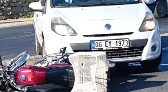 Mersin'de Otomobil ve Motosiklet Çarpışması: 2 Yaralı