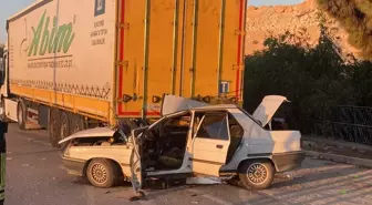 Mersin'de Trafik Kazası: Otomobil Tıra Çarptı, Sürücü Hayatını Kaybetti