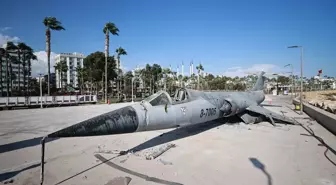 Mersin'in Simge Uçağı CF-104 Starfighter Söküldü