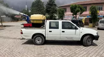 Merzifon'da Sinek ve Haşerelere Karşı İlaçlama Çalışmaları Devam Ediyor