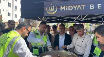 Midyat'ta vatandaşlara aşure dağıtıldı