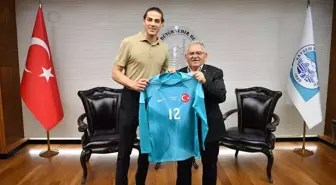Milli Kaleci Doğan Alemdar'dan Başkan Büyükkılıç'a Ziyaret