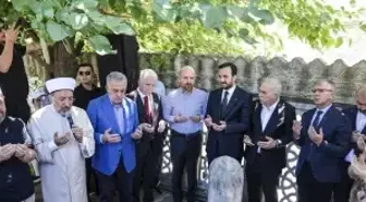 Mimar Sinan'ın vasiyeti gereği Süleymaniye Camisi'nin önünde aşure dağıtıldı