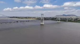 Zambezi Nehri ve Samora Machel Köprüsü Havadan Görüntülendi