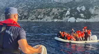Muğla Açıklarında 38 Düzensiz Göçmen ve 3 Kaçakçı Yakalandı