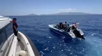 Marmaris ve Datça'da 39 Düzensiz Göçmen Kurtarıldı, 2 Şüpheli Gözaltında