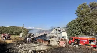 Muğla'da Kereste Deposunda Yangın: Kullanılamaz Hale Geldi