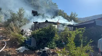 Uyuşturucu Bağımlısı Genç, Ailesiyle Tartıştıktan Sonra Evi Ateşe Verdi