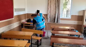 Muğla'da yükümlüler okul temizliği yaptı