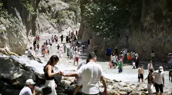 Saklıkent Kanyonu'nda Kurban Bayramı Yoğunluğu