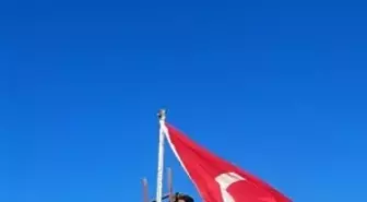 Keban Köyü'nde Türk Bayrağı Gururla Dalgalanıyor