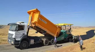 Muş'ta Kırsal Yollar İçin Zorlu Asfalt Çalışmaları