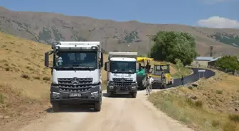 Muş'ta Köy Yolları İçin Asfalt Çalışmaları Devam Ediyor
