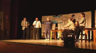 Mersin'in Mut İlçesinde 'Gülelim Güldürelim' Tiyatro Oyunu Sahnelendi