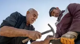 Kars'ta 72 Yaşındaki Nalbant, Dede Mesleğini Yaşatıyor