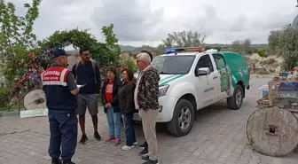 Jandarma Ekibi Kapadokya'da Çevre Bilincini Artırmak İçin Turistleri Bilgilendirdi