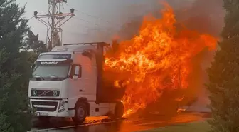 Nevşehir'de Seyir Halindeki Tır Alev Aldı