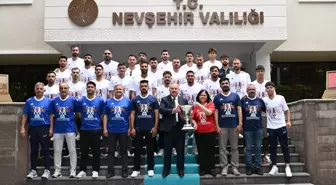 Nevşehir Valisi, BAL Şampiyonu Suvermez Kapadokya Spor Kulübü'nü Kutladı
