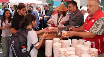 NEVÜ'de aşure dağıtımı yapıldı