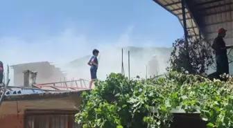 Ödemiş'te Evde Yangın Çıktı, İtfaiye Ekipleri Müdahale Etti
