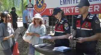 Jandarma Ekipleri, Ödemiş'te Trafik ve KADES Hakkında Bilgilendirme Yaptı