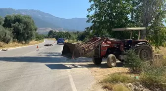 Ödemiş'te Motosiklet-Traktör Çarpışması: Bir Kişi Ağır Yaralandı