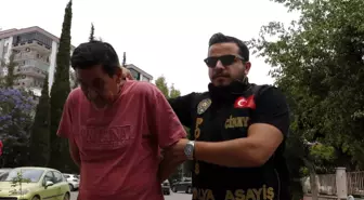 Antalya'da Baba, Oğlunu 25 Bıçak Darbesiyle Öldürdü