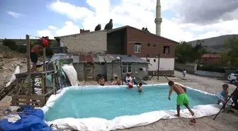 Öğretmen Berhan'ın 'köy havuzu' çocukların yaz neşesi oldu