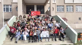 Iğdır'da Öğretmen ve Öğrenciler Doğa Temizliği Yaptı