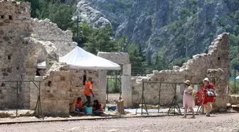 Olympos Antik Kenti'nde Yeni Mozaikler ve Yazıtlar Bulundu