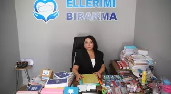 Yeni Mahalle Muhtarı Öğrencilere Kırtasiye Yardımı Yapıyor