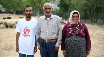 Orman Yangınında Evleri Yanan Aile Oğlakları Taşıdı
