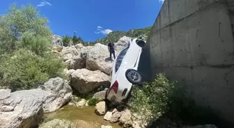 Osmaniye'de Dere Yatağına Düşen Otomobilde 4 Yaralı