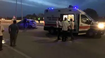 Otomobil aydınlatma direğine çarptı: 1 ölü